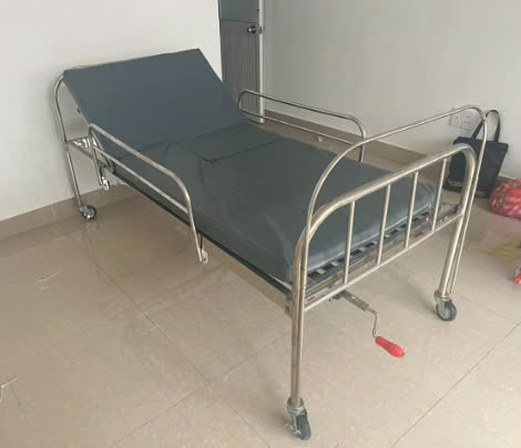 Giường bệnh/giường y tế inox 1 tay quay nâng đầu - Ảnh 2