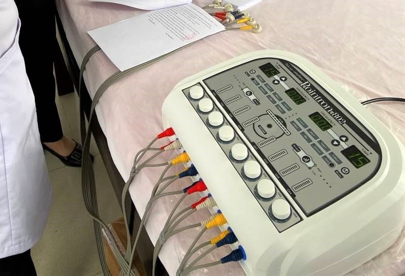 Máy điện châm không dùng kim Pointron 802